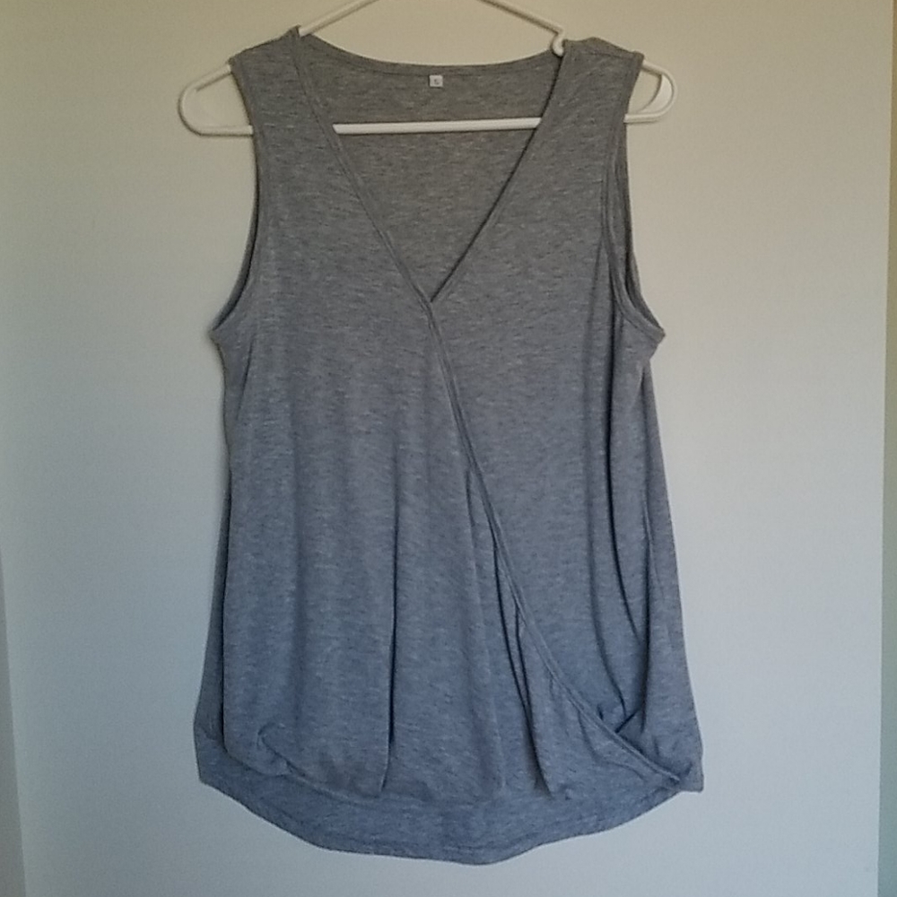 Never worn scoop tank